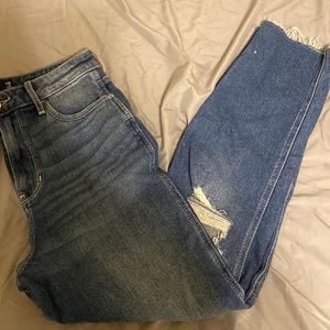 Size 7r Hollister Mom jeans. Dark navy, barley worn.